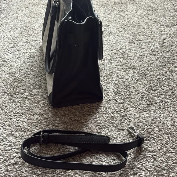 Michael Kors Black and White Purse - Picture 5 of 6